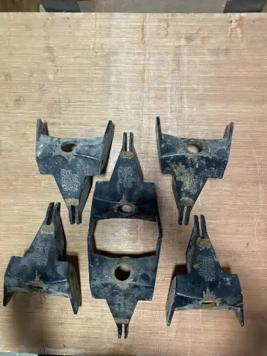 [84606219-Used] Used OEM CW Spring Bracket