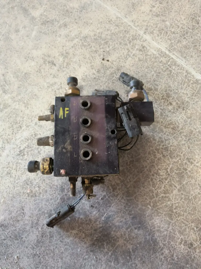 Used Precision Planting AirForce Air Manifold