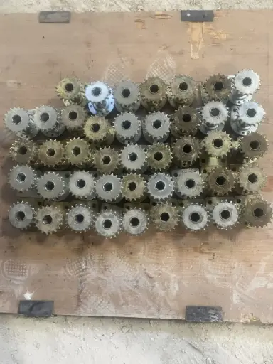 [AA30654-Used] Used Clutch Row Bearing with 19-Tooth Sprocket